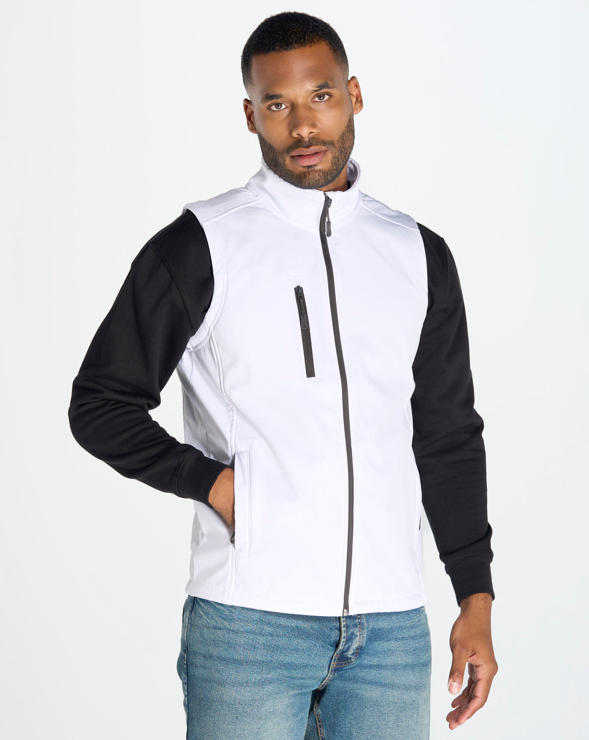 Chaleco Softshell 3 Capas con modelo