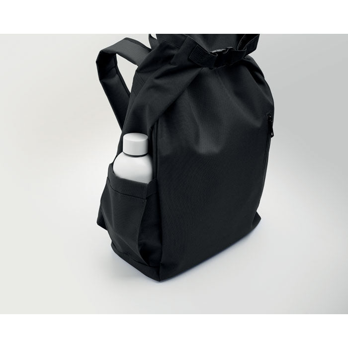 Mochila roll top RPET, foto de ambiente
